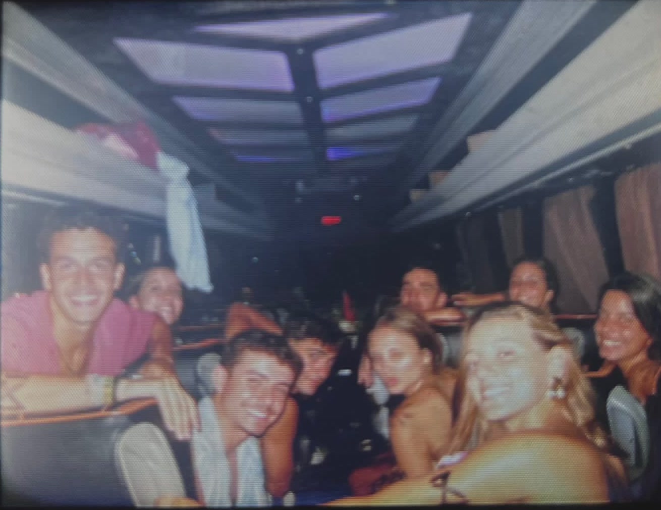 Grupo reunido dentro do autocarro no dia das atividades